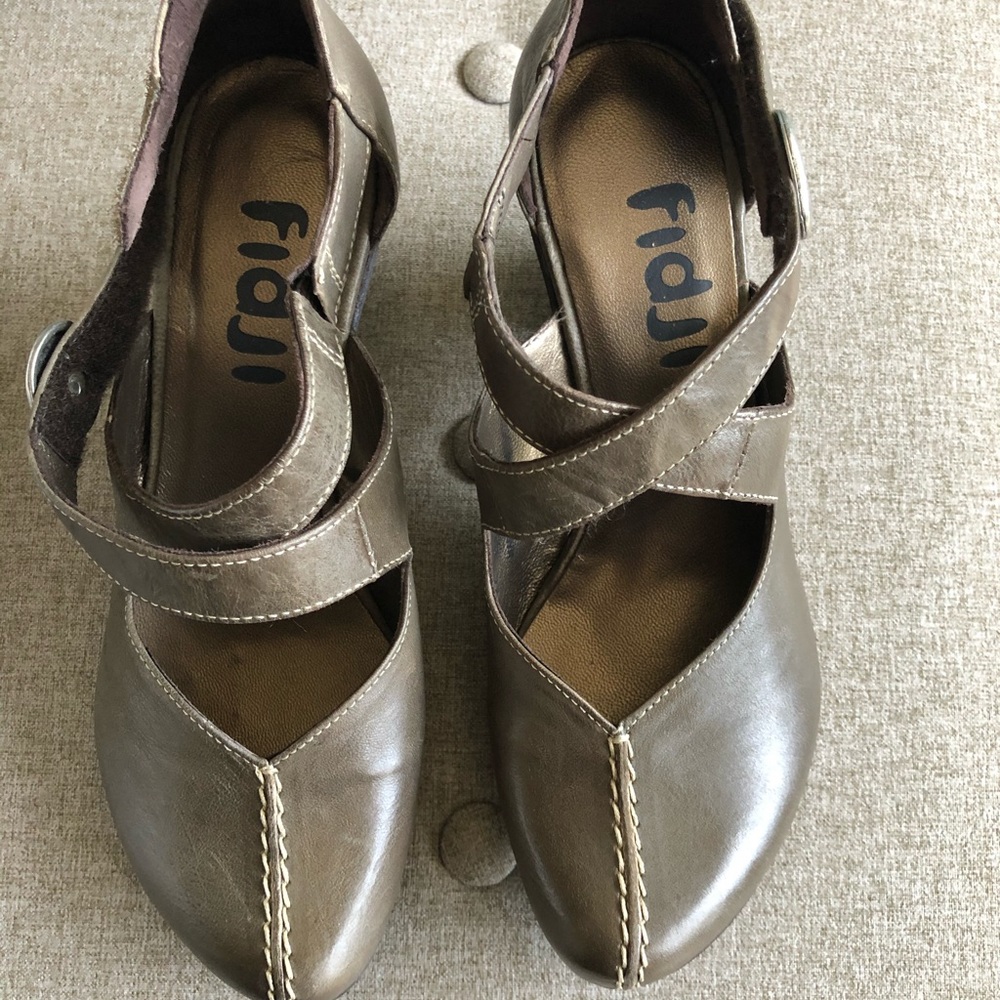 New Fidji Crisscross Pump - Color Olive-Size 37.